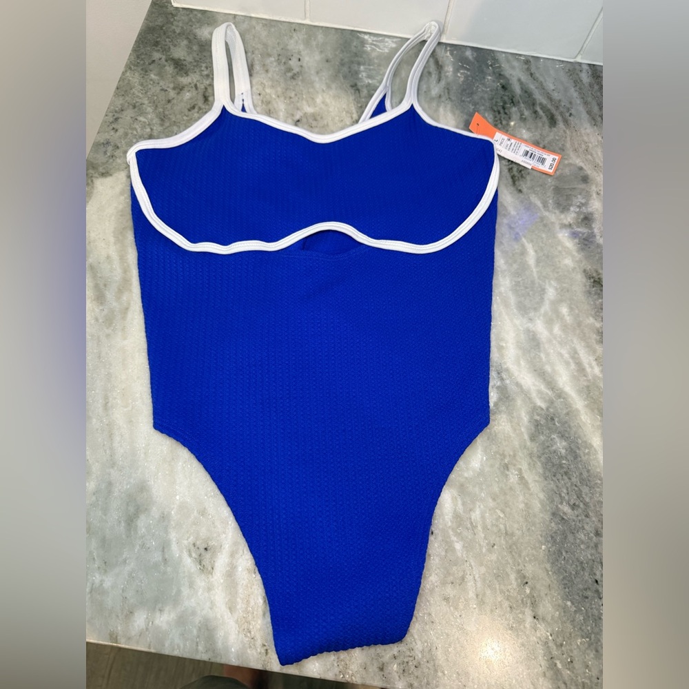 ☀️Colsie Black and White textured one piece thong swimsuit NWT